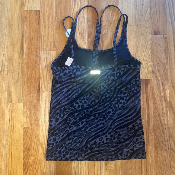 NEW Leopard Print Workout Top - Picture 3 of 4